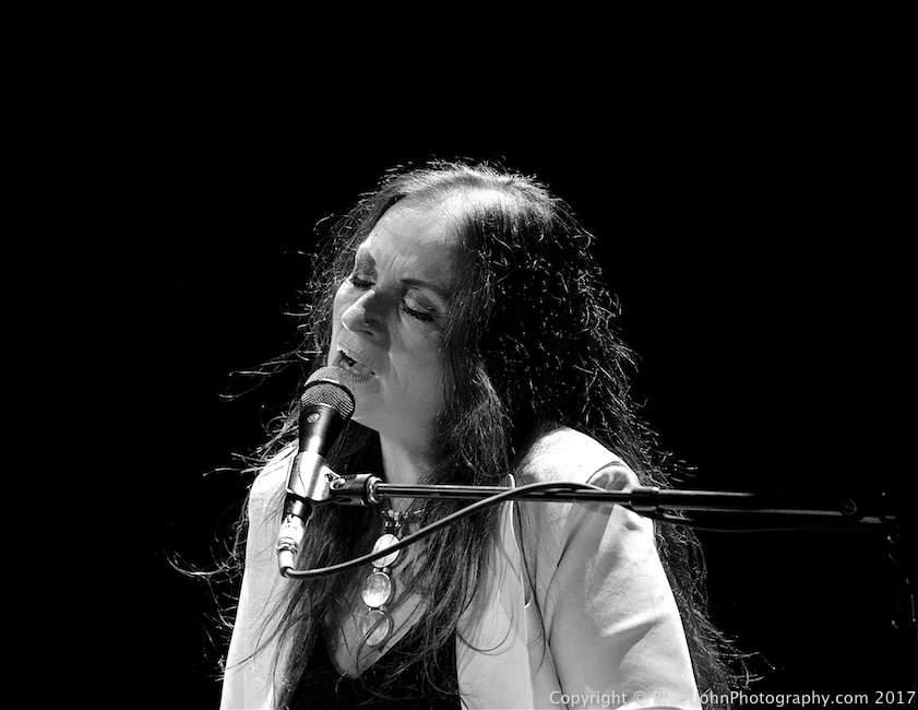 Judith Owen, Arlene Schnitzer Concert Hall, photo by John Alcala