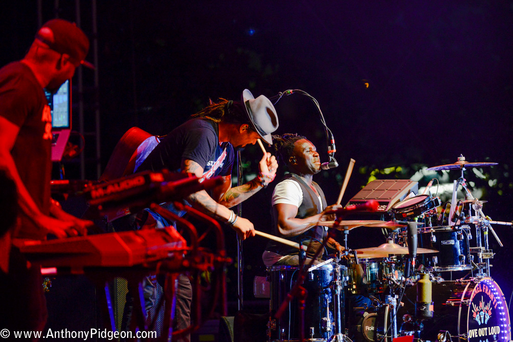Michael Franti, Edgefield Amphitheater, photo by Anthony Pidgeon