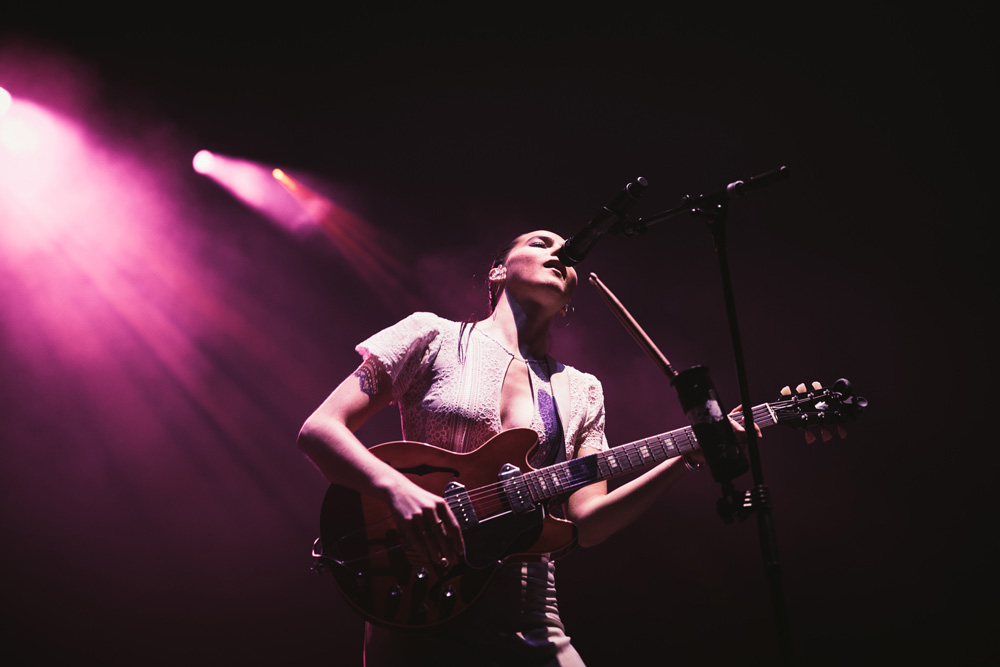 Sofi Tukker, Veterans Memorial Coliseum, Rose Quarter, photo by Jessie McCall