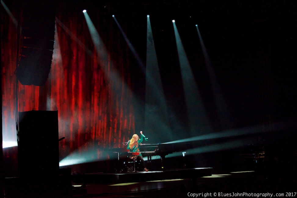 Tori Amos, Arlene Schnitzer Concert Hall, Portland'5 Centers for the Arts, photo by John Alcala
