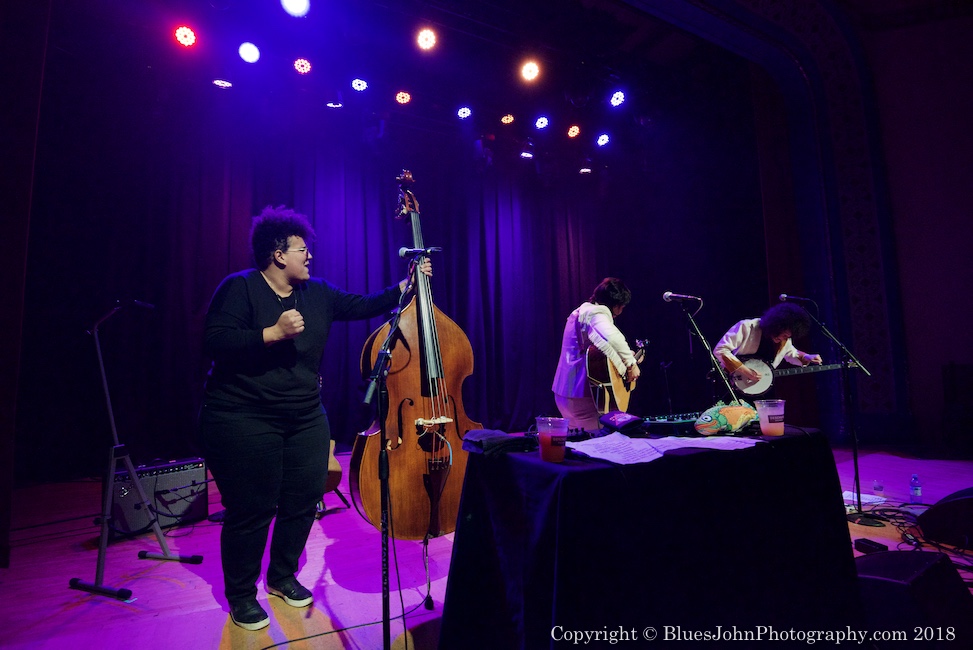 Bermuda Triangle, Aladdin Theater, photo by John Alcala