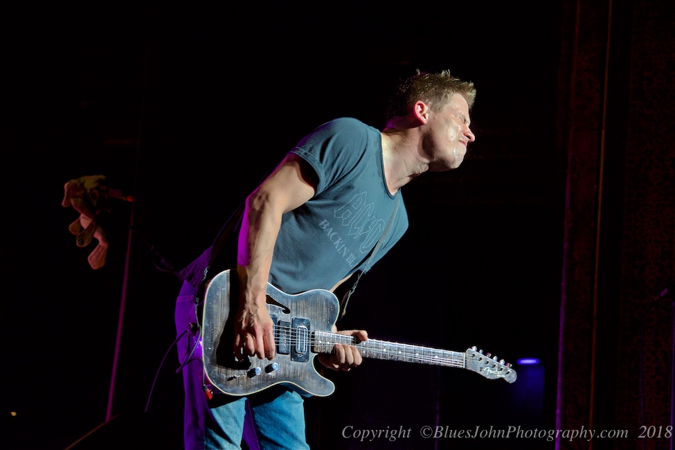 Jonny Lang, The Elsinore Theatre, photo by John Alcala