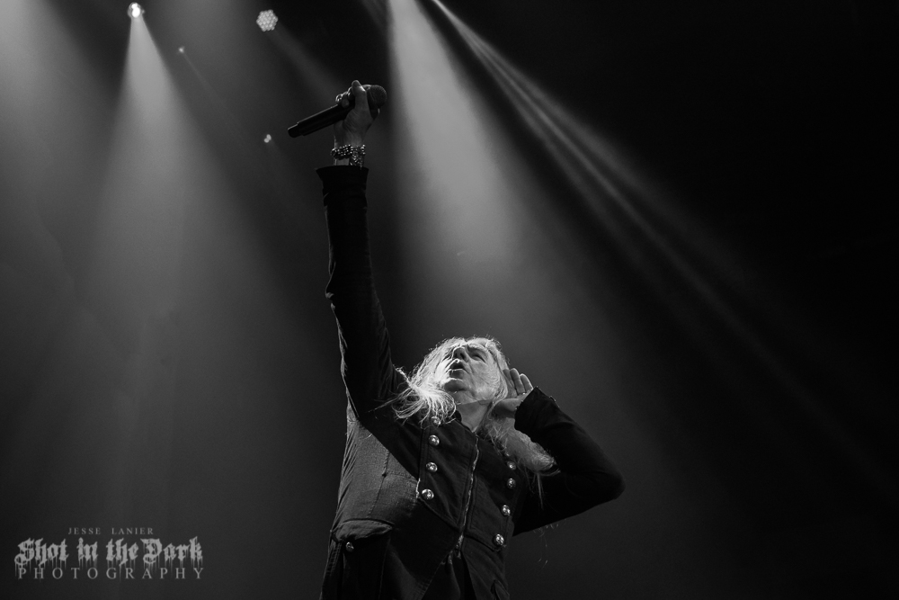 Saxon, ShoWare Center, photo by Jesse Lanier