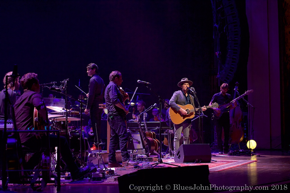 Gregory Alan Isakov, Oregon Symphony, Arlene Schnitzer Concert Hall, photo by John Alcala