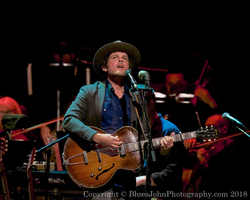 Gregory Alan Isakov, Oregon Symphony, Arlene Schnitzer Concert Hall, photo by John Alcala