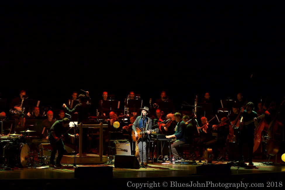 Gregory Alan Isakov, Oregon Symphony, Arlene Schnitzer Concert Hall, photo by John Alcala