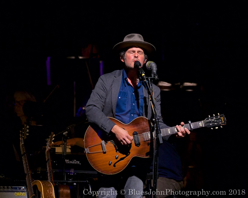 Gregory Alan Isakov, Oregon Symphony, Arlene Schnitzer Concert Hall, photo by John Alcala