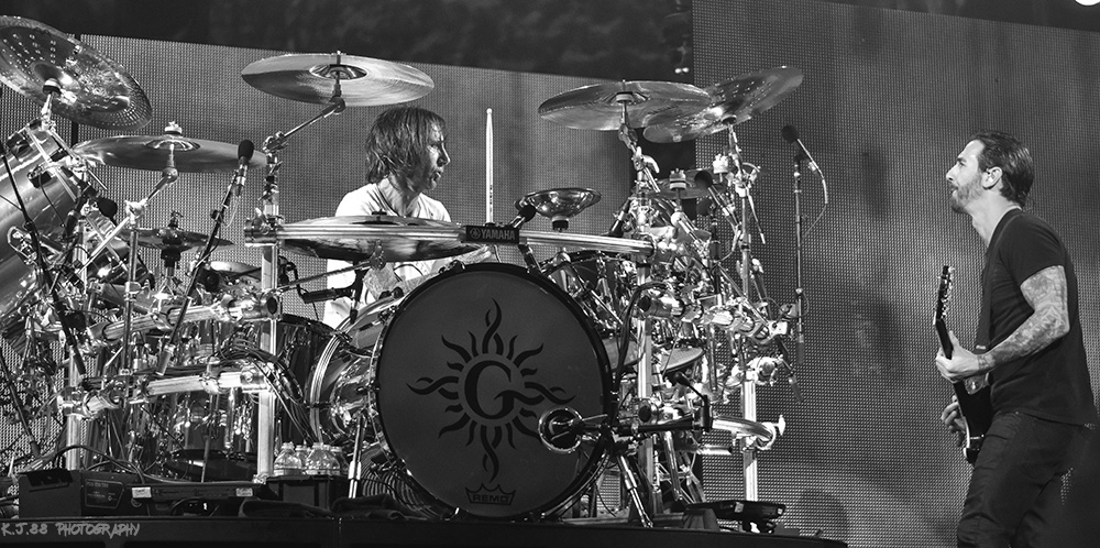 Godsmack, Veterans Memorial Coliseum, photo by Kevin Pettigrew