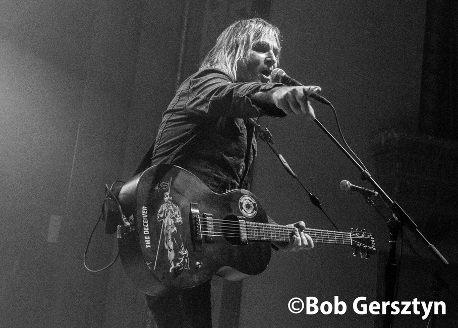 The Alarm, Aladdin Theater, photo by Bob Gersztyn